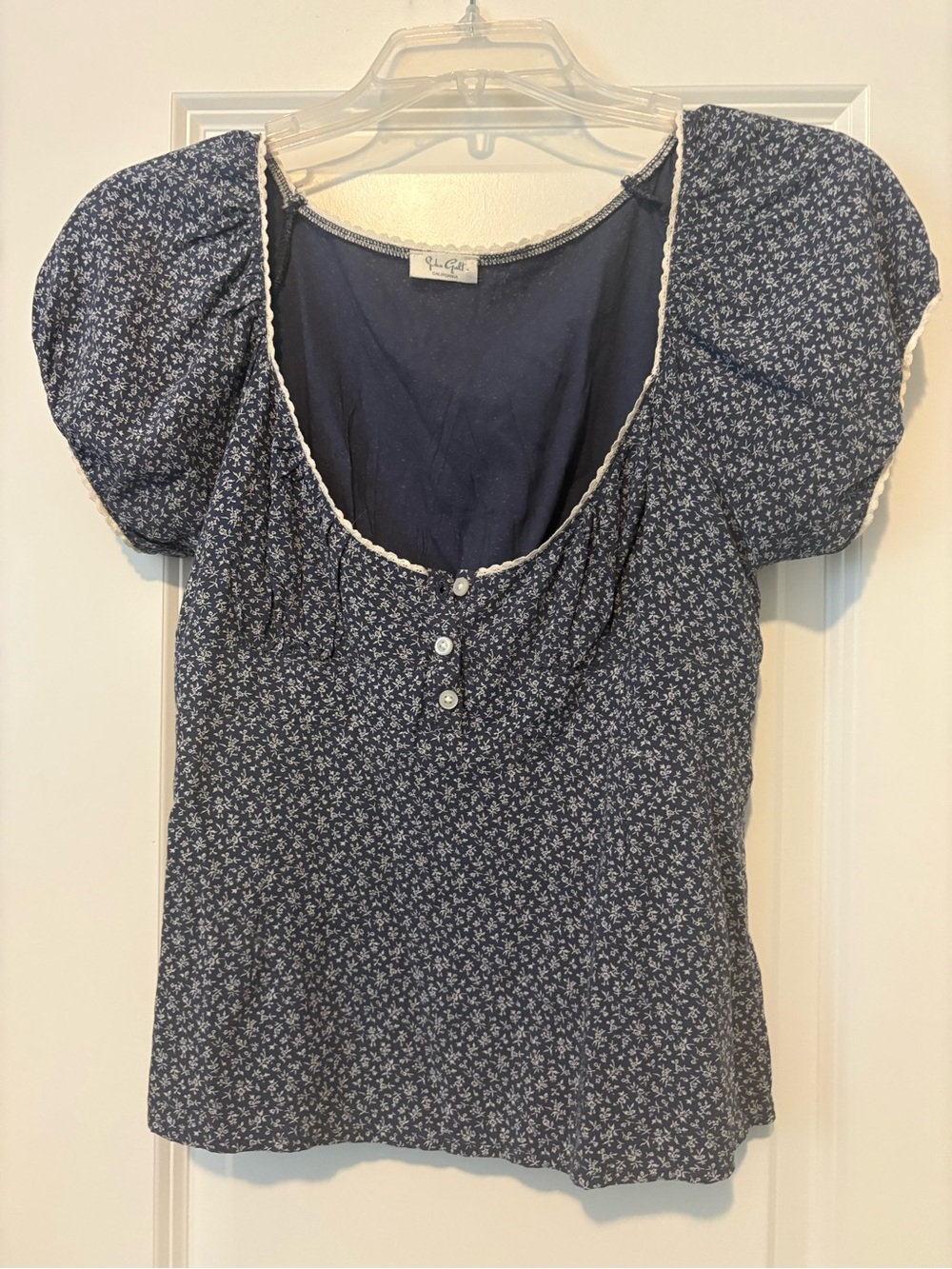 Brandy Melville Navy Floral Puff-Sleeve Scoop Top